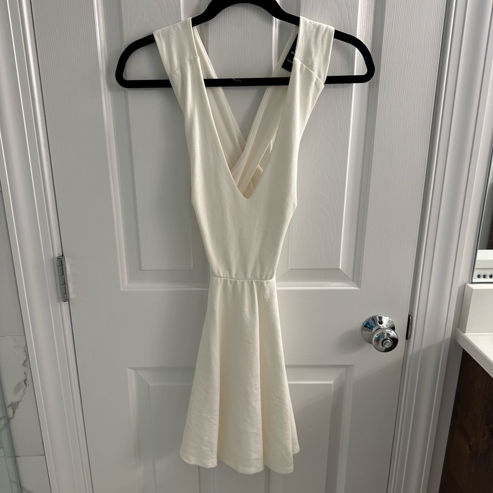 Lulu’s white graduation dress